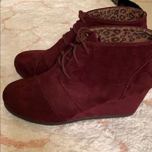 💕Newish Maroon Wedge Boots💕